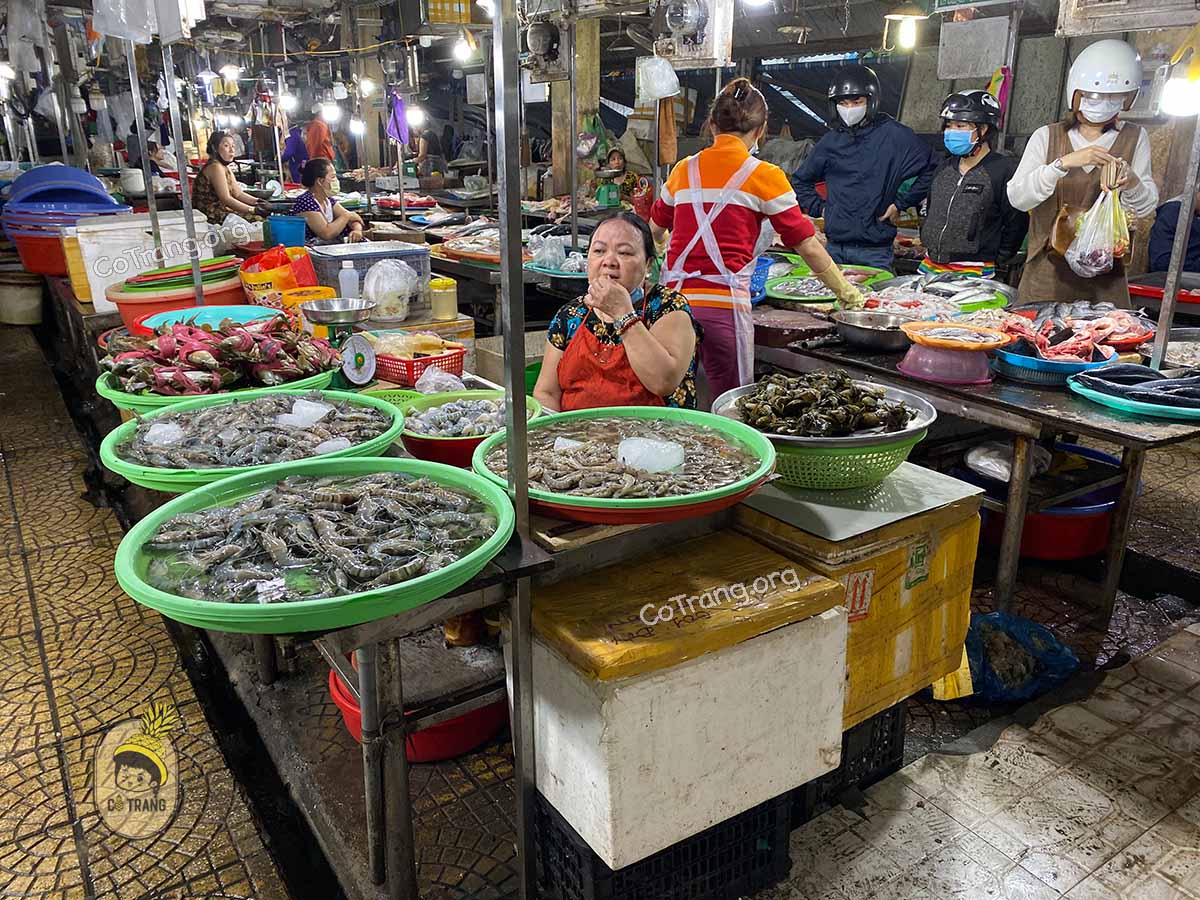 Hải sản tươi sống tại chợ Bắc Mỹ An Đà Nẵng